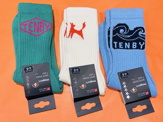 Two Red Dogs Socks